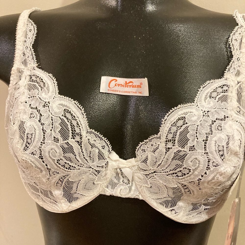 Olga 33207 Bra 34B Sexy White Lace Underwire New With Tags $44.